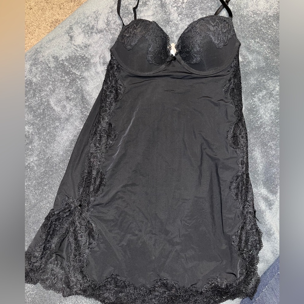 Elegant Black Lace Chemise 34B push up